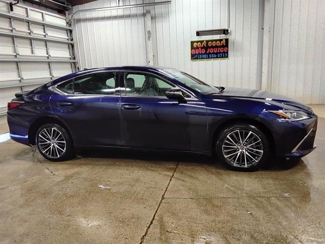 Used 2025 Lexus ES 300h w/ Premium Package FWD image 5