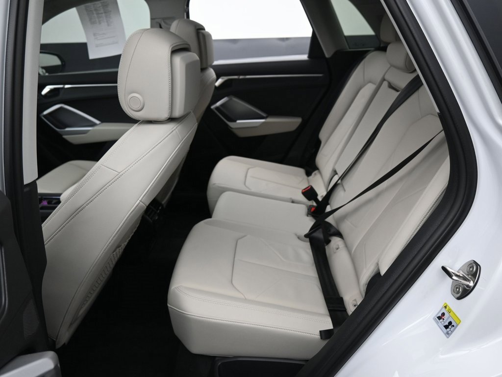 Used 2024 Audi Q3 2.0T Premium w/ Convenience Package image 33