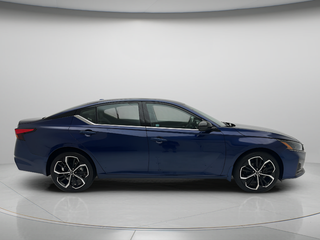 Used 2024 Nissan Altima 2.5 SR AWD/4WD image 2