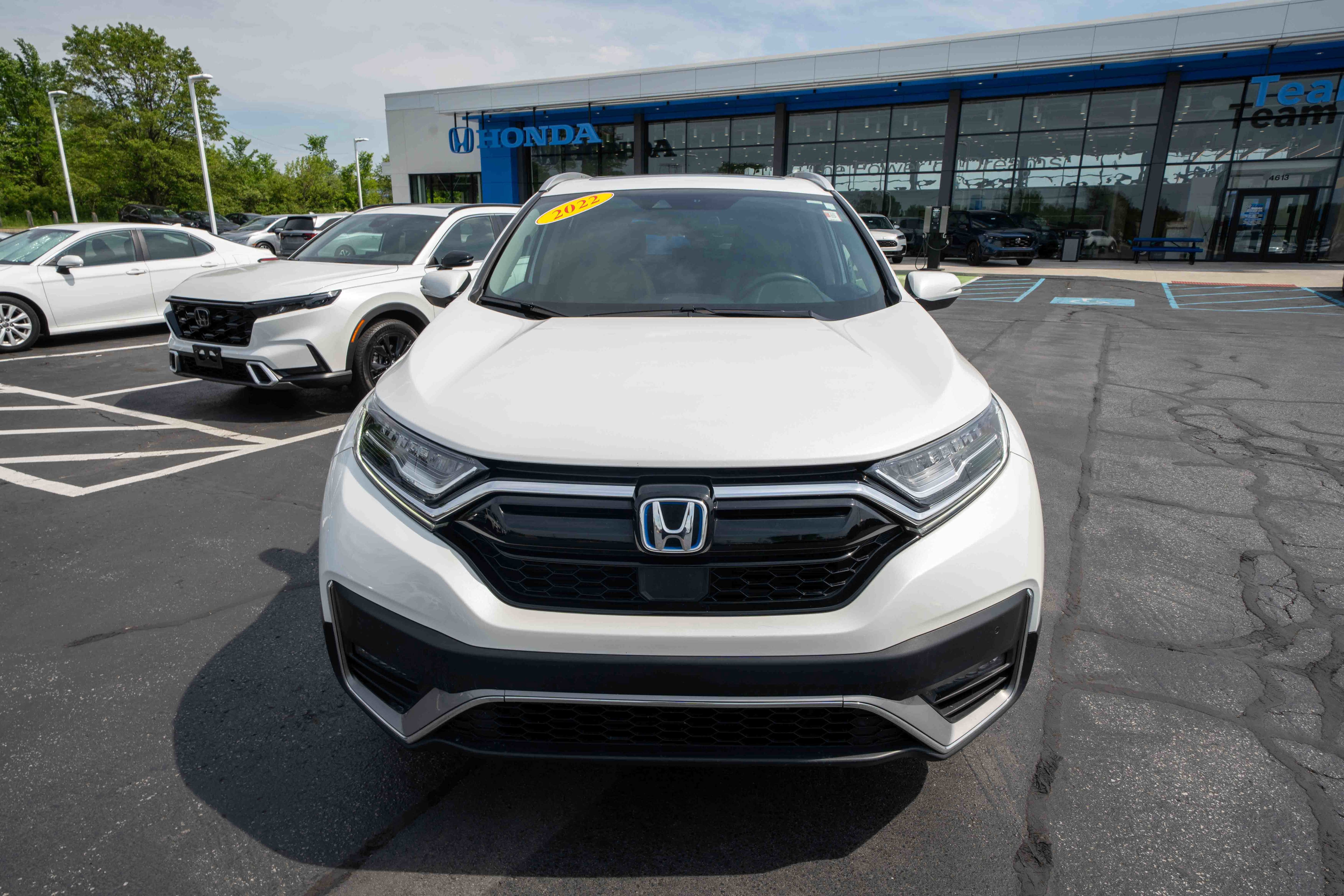Used 2022 Honda CR-V Touring image 2