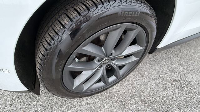 Used 2025 Land Rover Range Rover Sport SE image 9