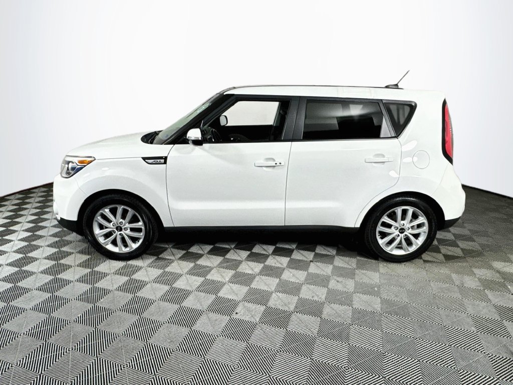 Used 2017 Kia Soul + w/ Primo Package FWD image 4