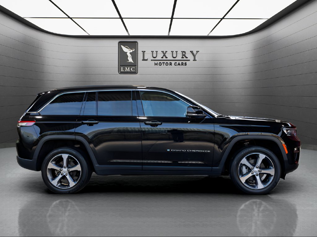 Used 2023 Jeep Grand Cherokee Limited w/ Trailer Tow Prep Group (B) AWD/4WD image 9