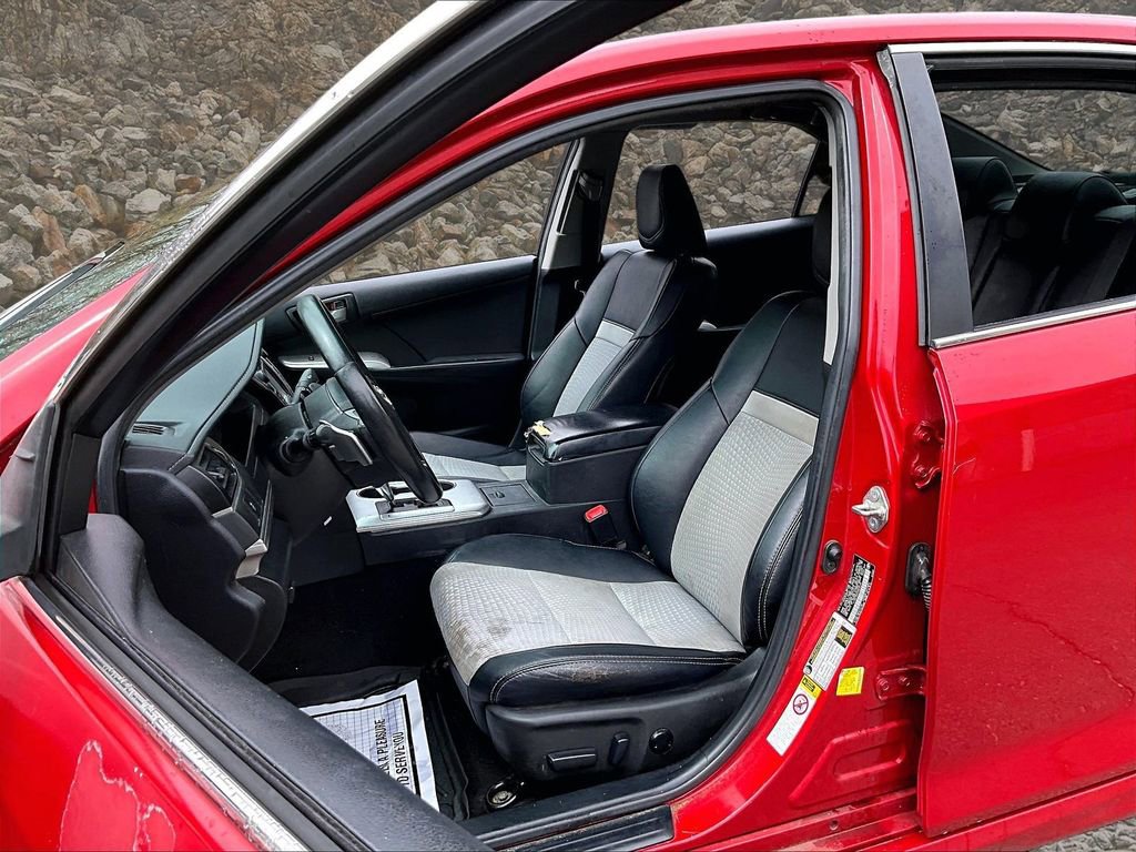 Used 2014 Toyota Camry SE FWD image 23