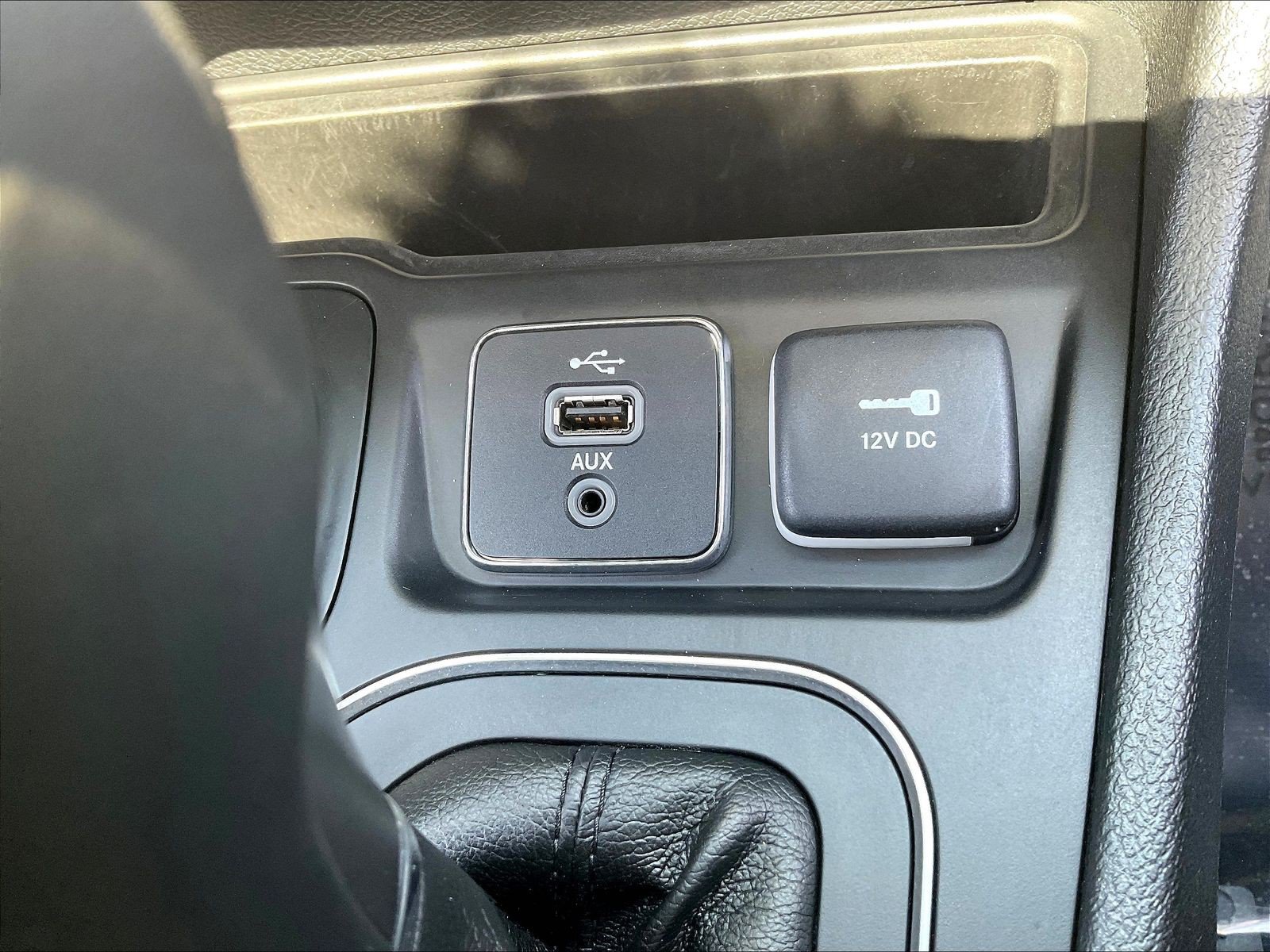 Used 2019 Jeep Cherokee Latitude Plus w/ Comfort/Convenience Group AWD/4WD image 37