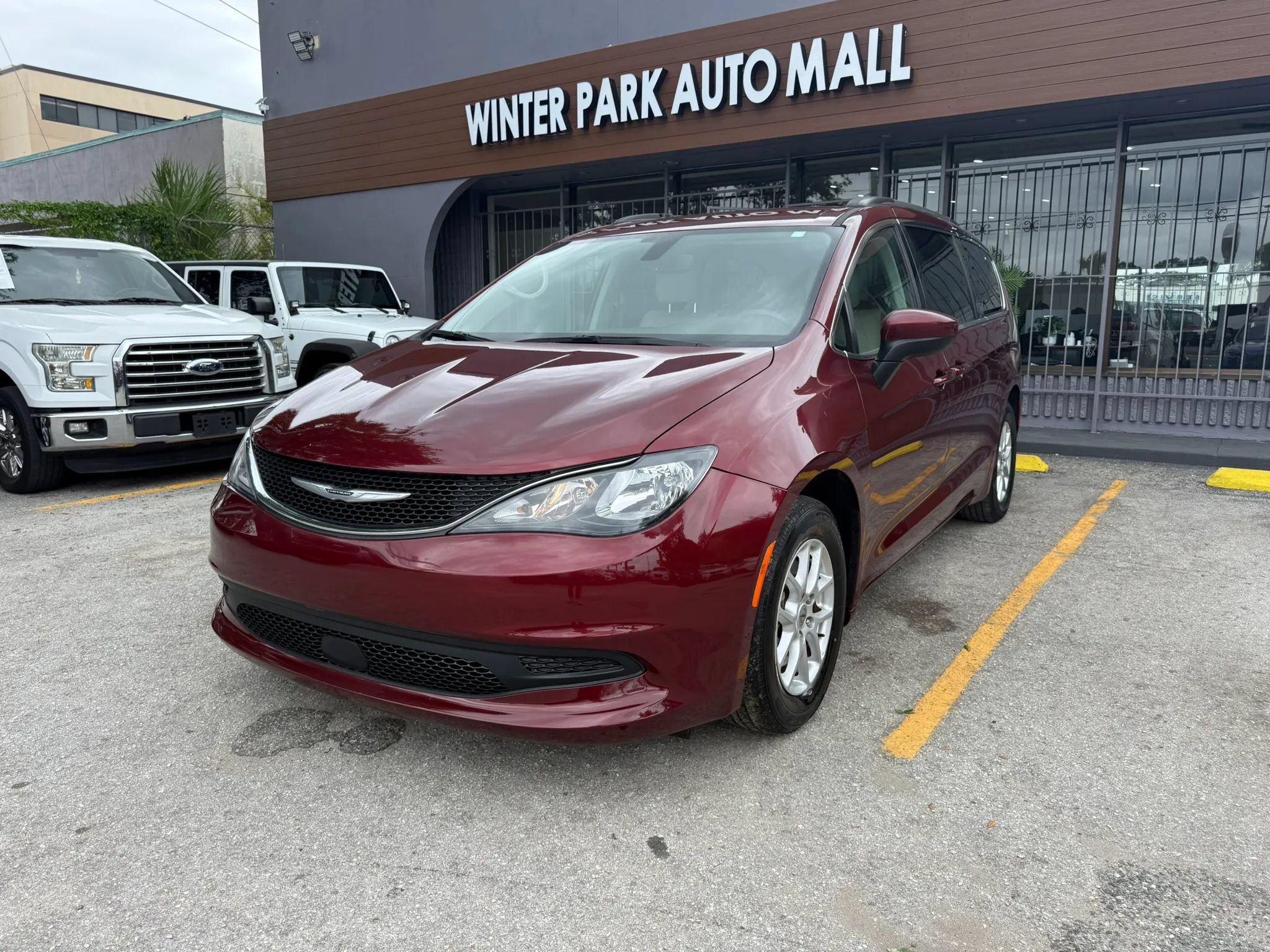 Used 2021 Chrysler Voyager Lxi FWD image 1