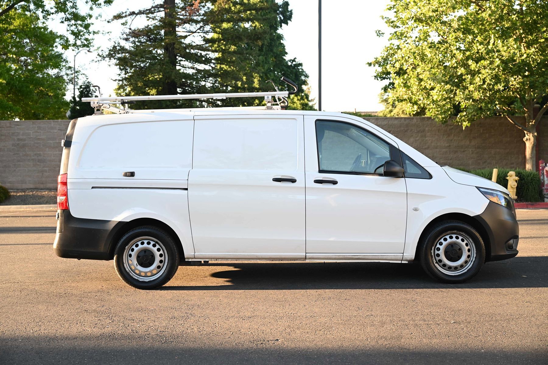 Used 2020 Mercedes-Benz Metris image 2