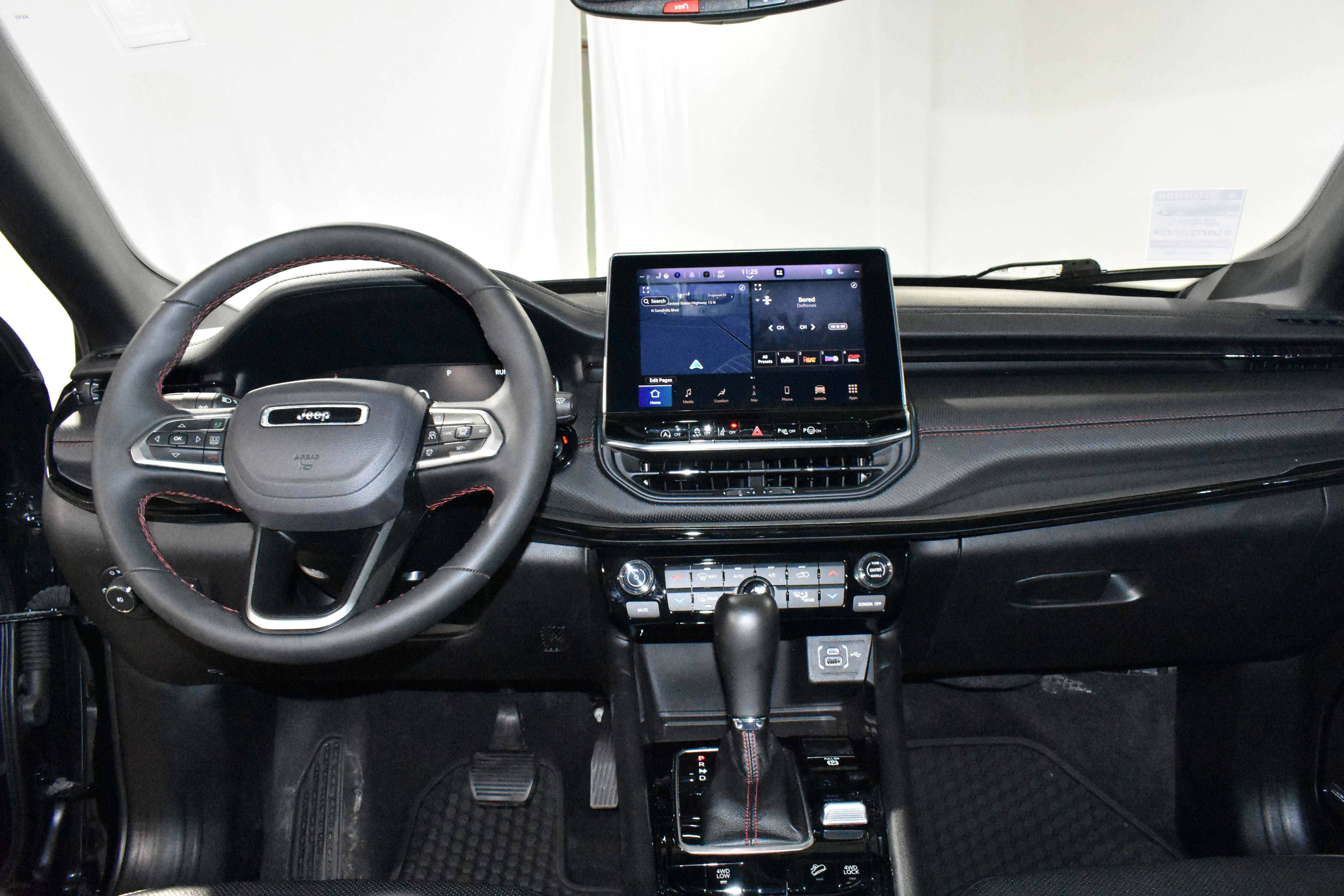 Used 2025 Jeep Compass Trailhawk w/ Trailhawk Elite Group image 34