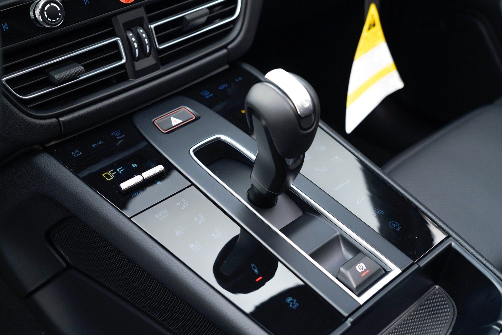 Certified 2026 Porsche Macan Turbo AWD/4WD image 26