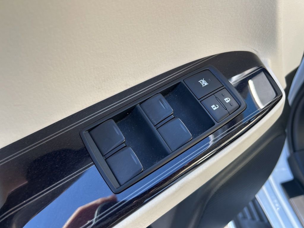 Used 2021 Lexus GX 460 Luxury w/ Accessory Package AWD/4WD image 16