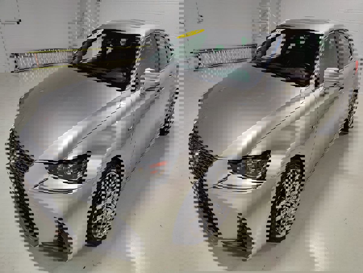 Used 2019 Lexus IS 300 F Sport w/ F Sport Package image 17