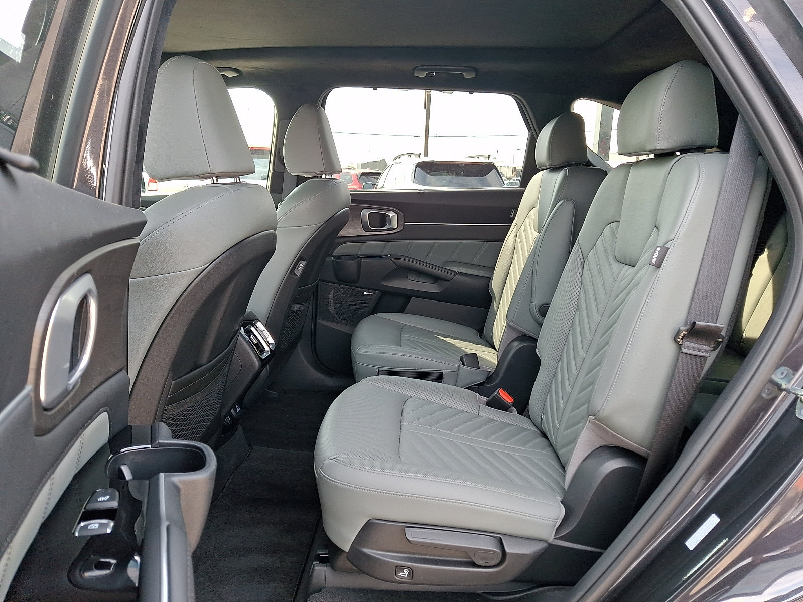 Certified 2025 Kia Sorento SX Prestige w/ Sage Leather Package AWD/4WD image 10