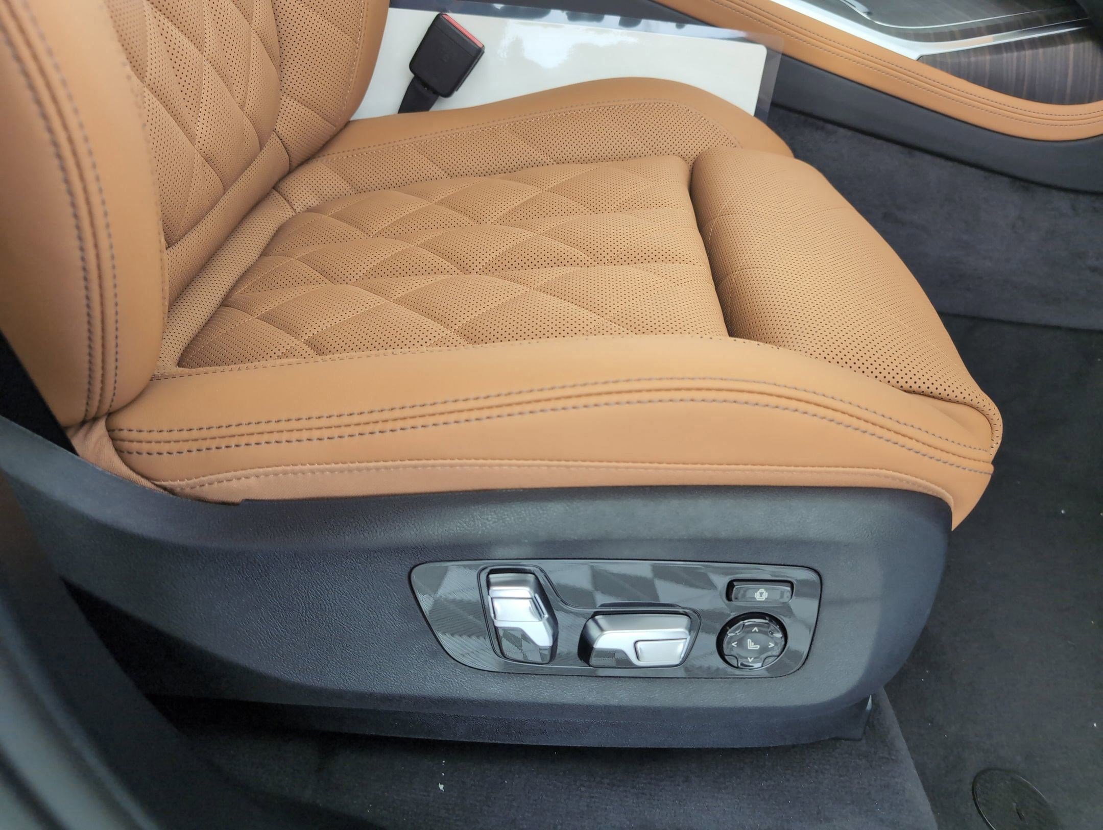 Used 2026 BMW X7 xDrive40i w/ Premium Package image 31