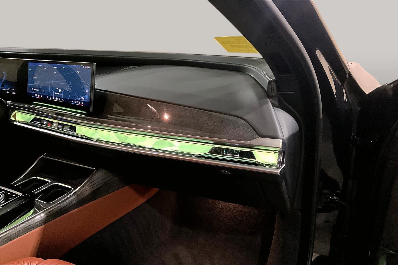 Used 2024 BMW i7 xDrive60 AWD/4WD image 18