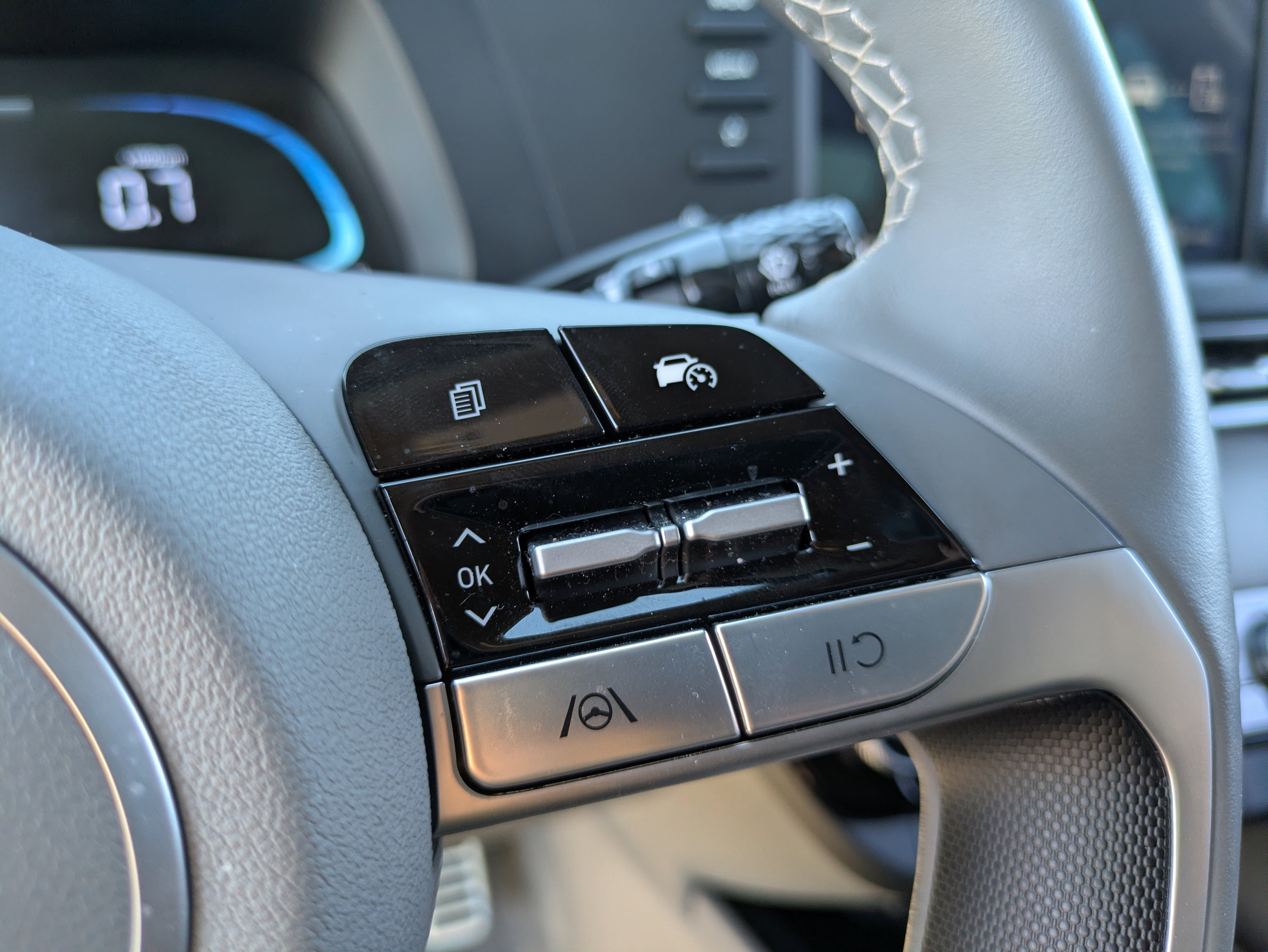 Certified 2025 Hyundai Elantra Sport image 27