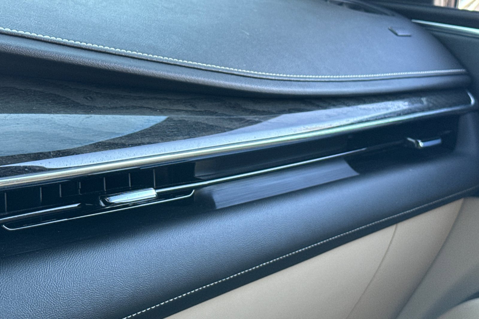 Used 2023 Cadillac Escalade ESV Premium Luxury image 27