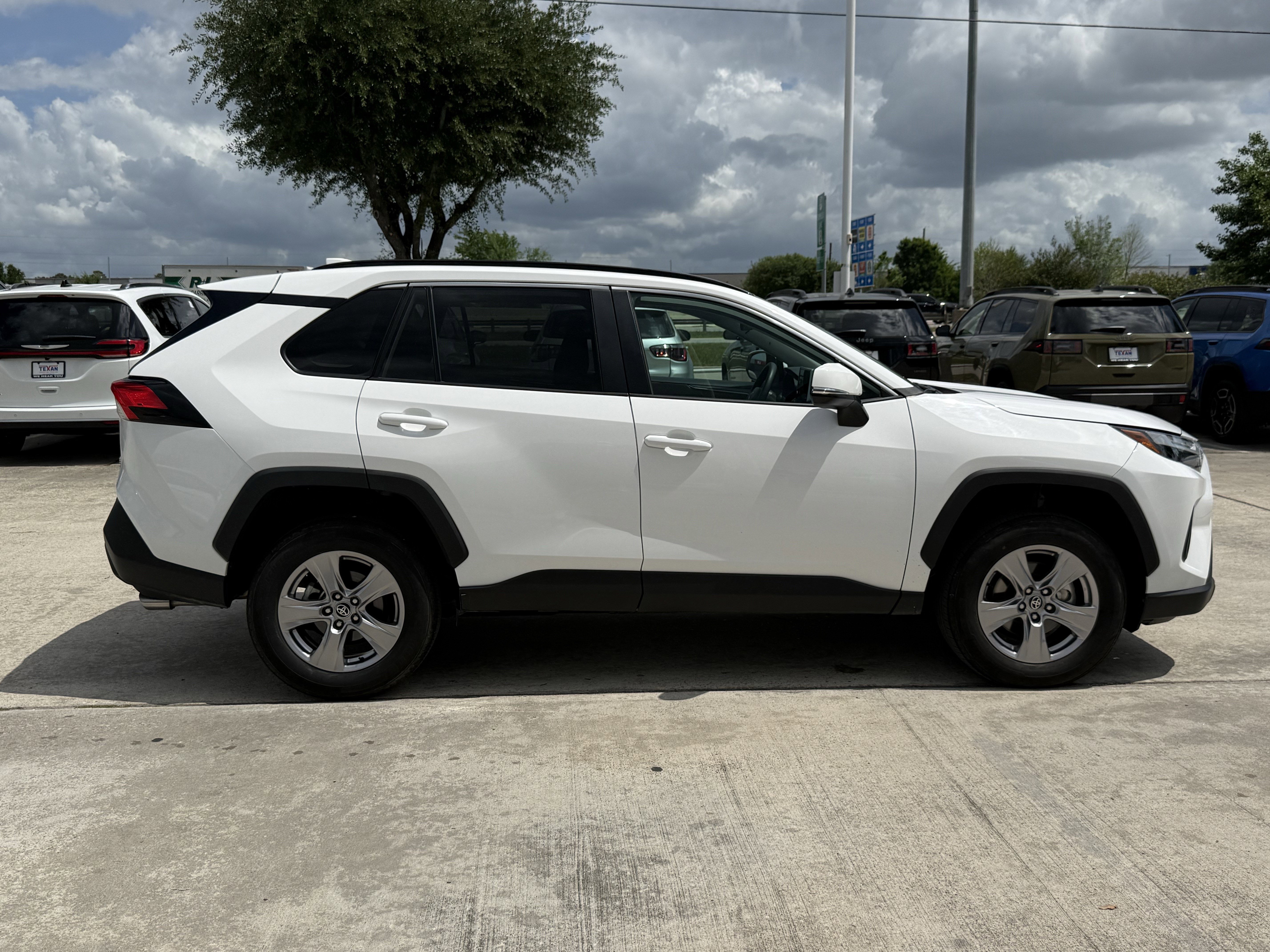 Used 2025 Toyota RAV4 XLE FWD image 3