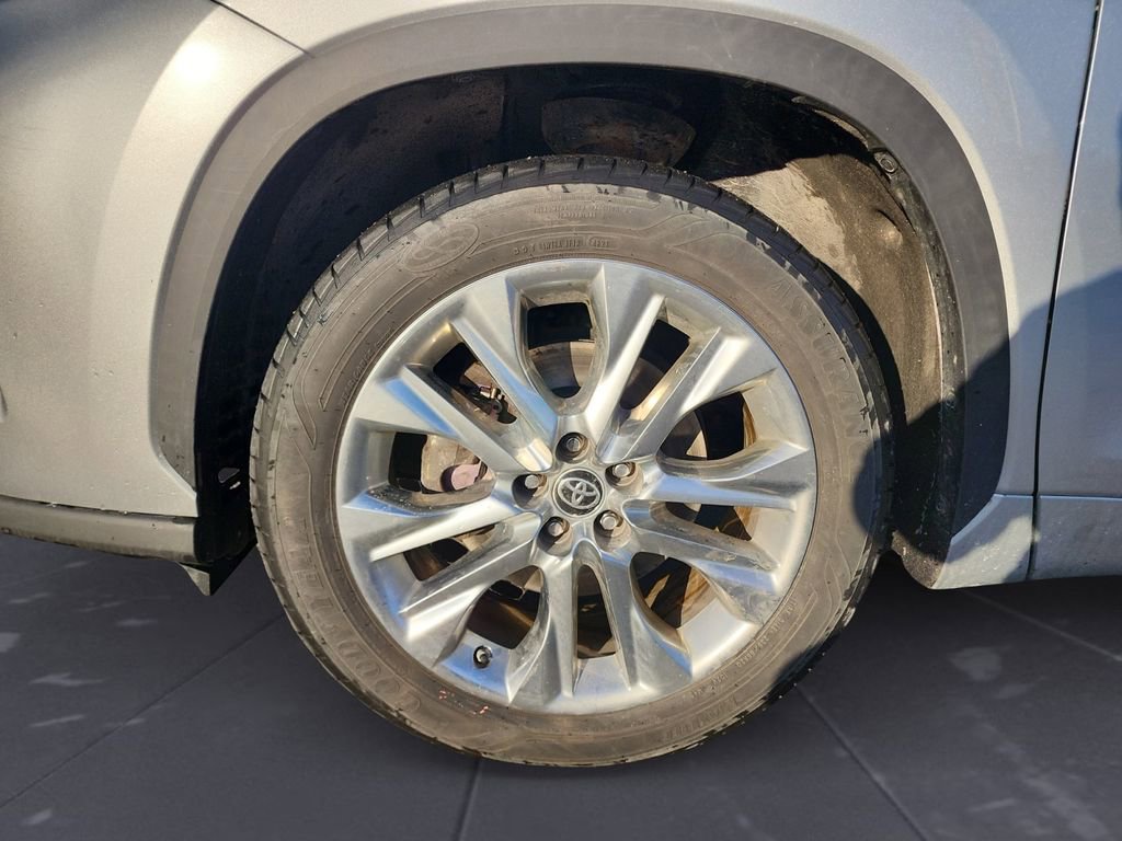 Used 2021 Toyota Highlander Limited image 14