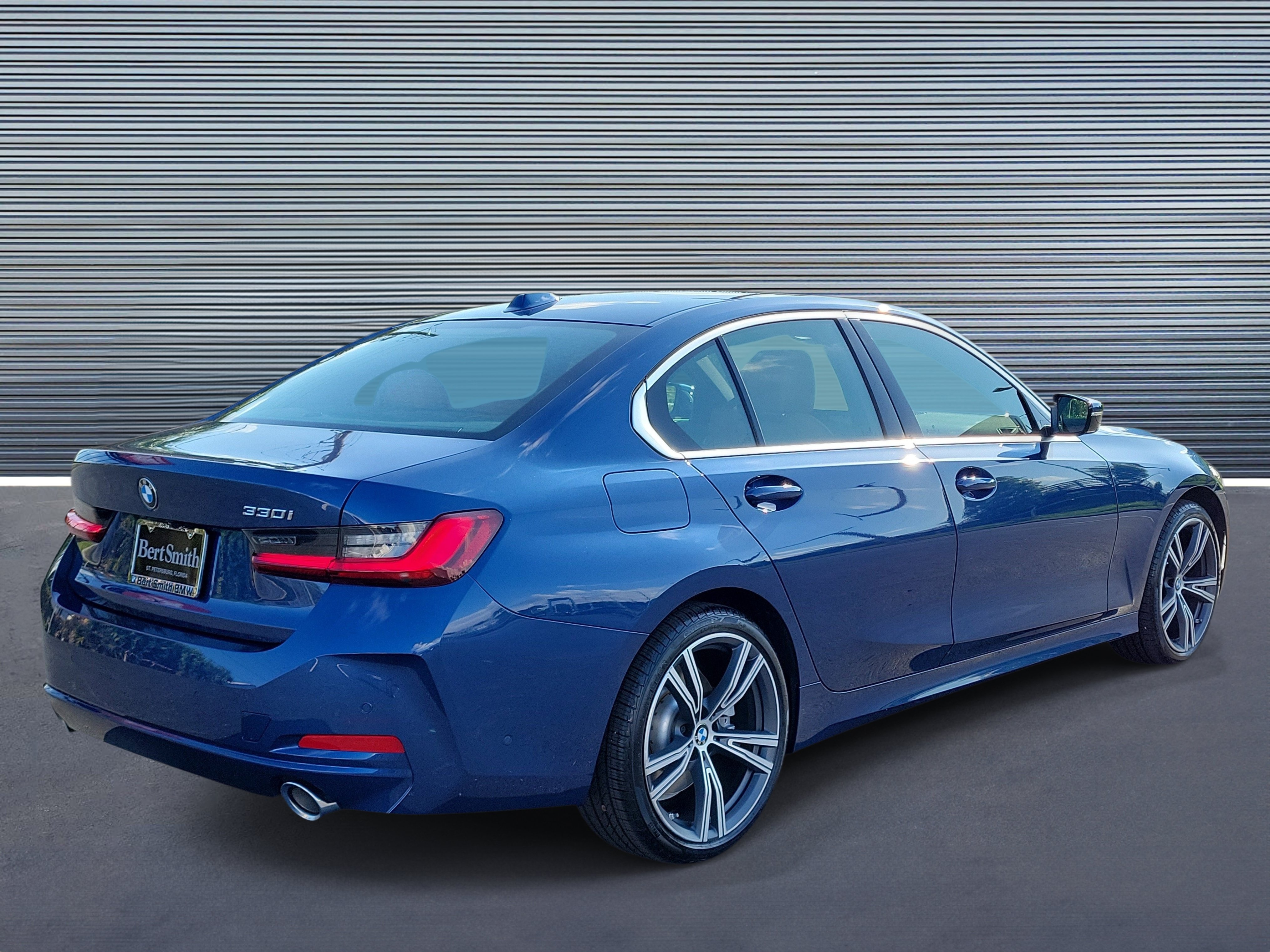 Used 2024 BMW 330i Sedan RWD image 3