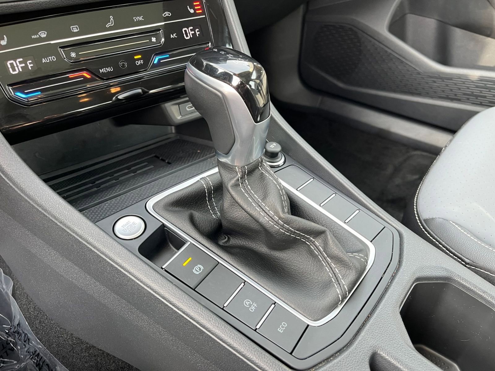 Used 2025 Volkswagen Jetta SE image 41