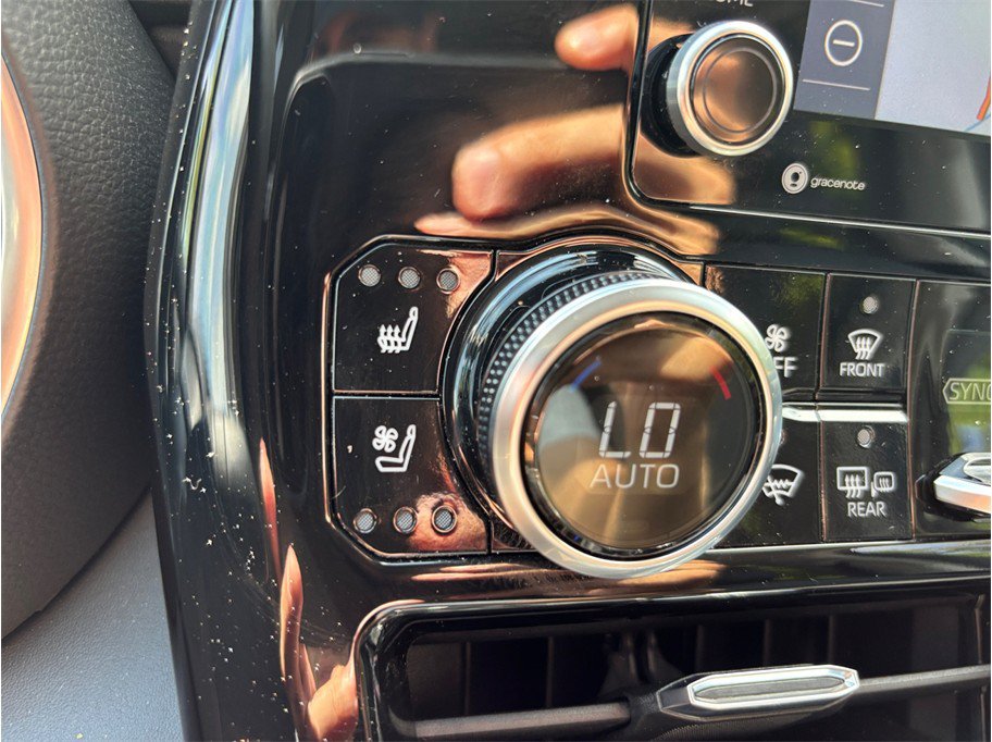 Used 2021 Toyota Highlander Limited FWD image 34
