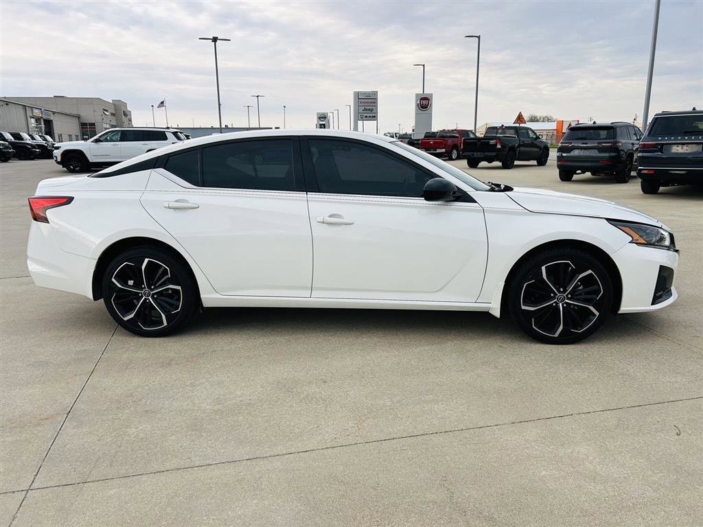 Used 2024 Nissan Altima 2.5 SR w/ SR Premium Package AWD/4WD image 36