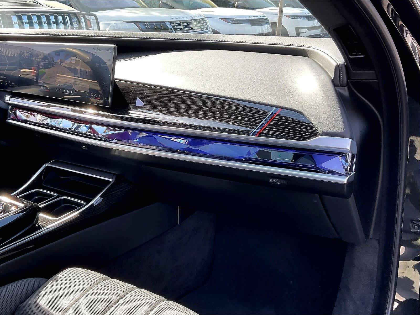 Used 2025 BMW 750e xDrive AWD/4WD image 19