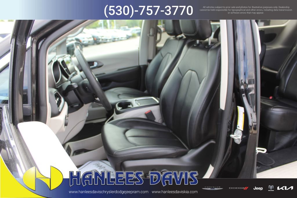 Used 2024 Chrysler Pacifica Touring-L image 13