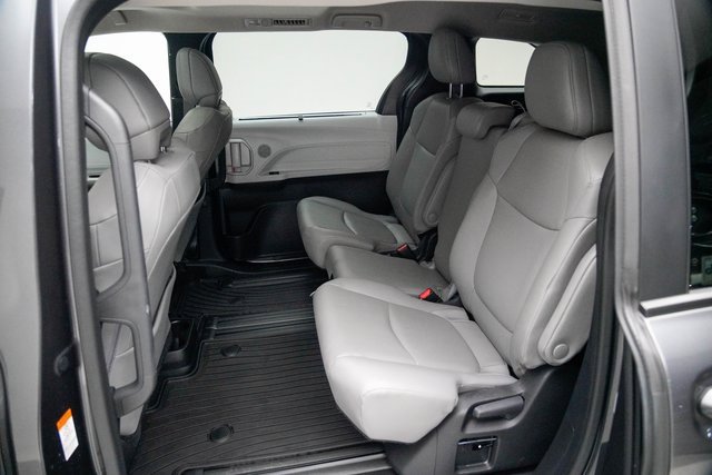 Certified 2025 Toyota Sienna XLE image 16