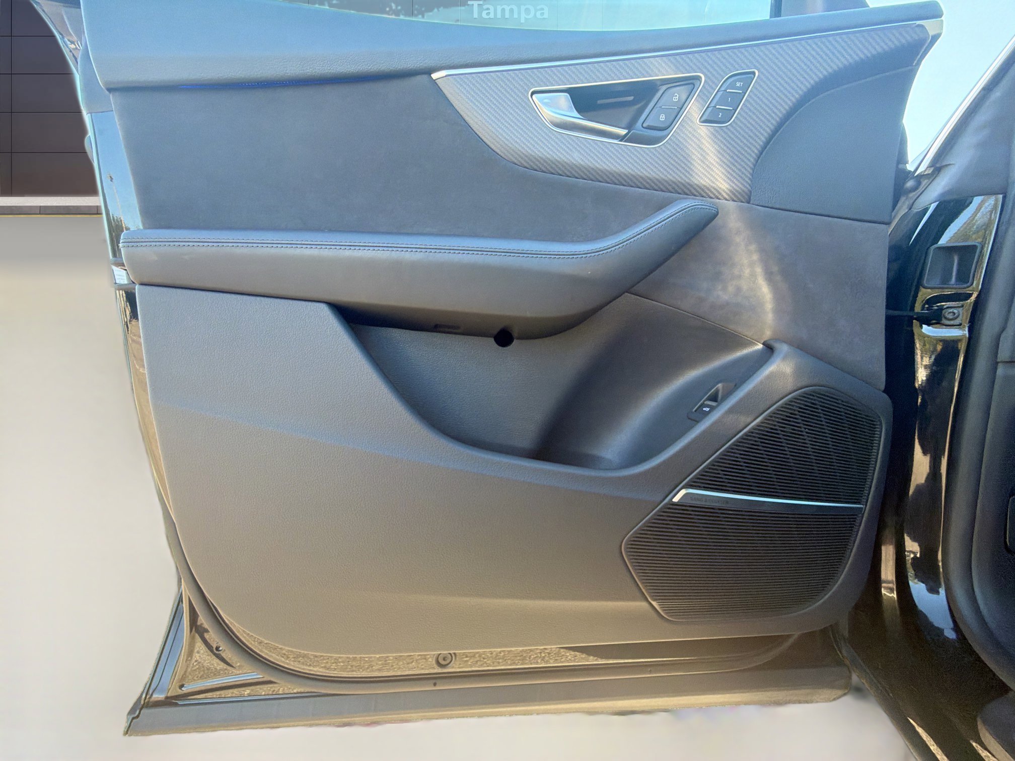 Used 2022 Audi RS Q8 AWD/4WD image 21