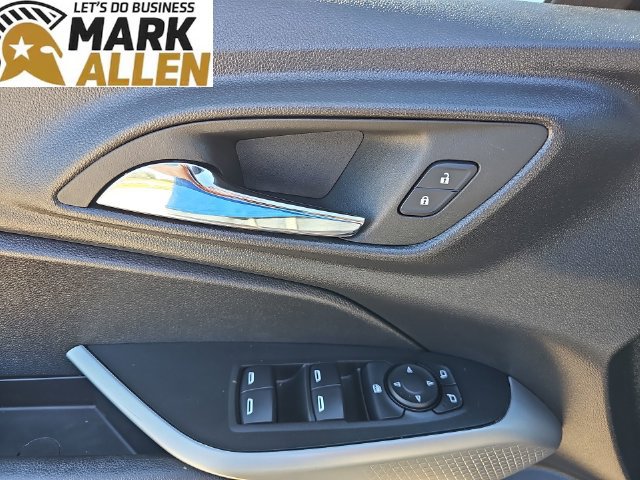Used 2025 Chevrolet Trax RS w/ Sunroof Package FWD image 23