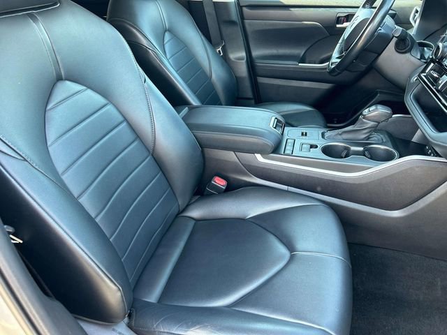 Used 2021 Toyota Highlander XLE image 25
