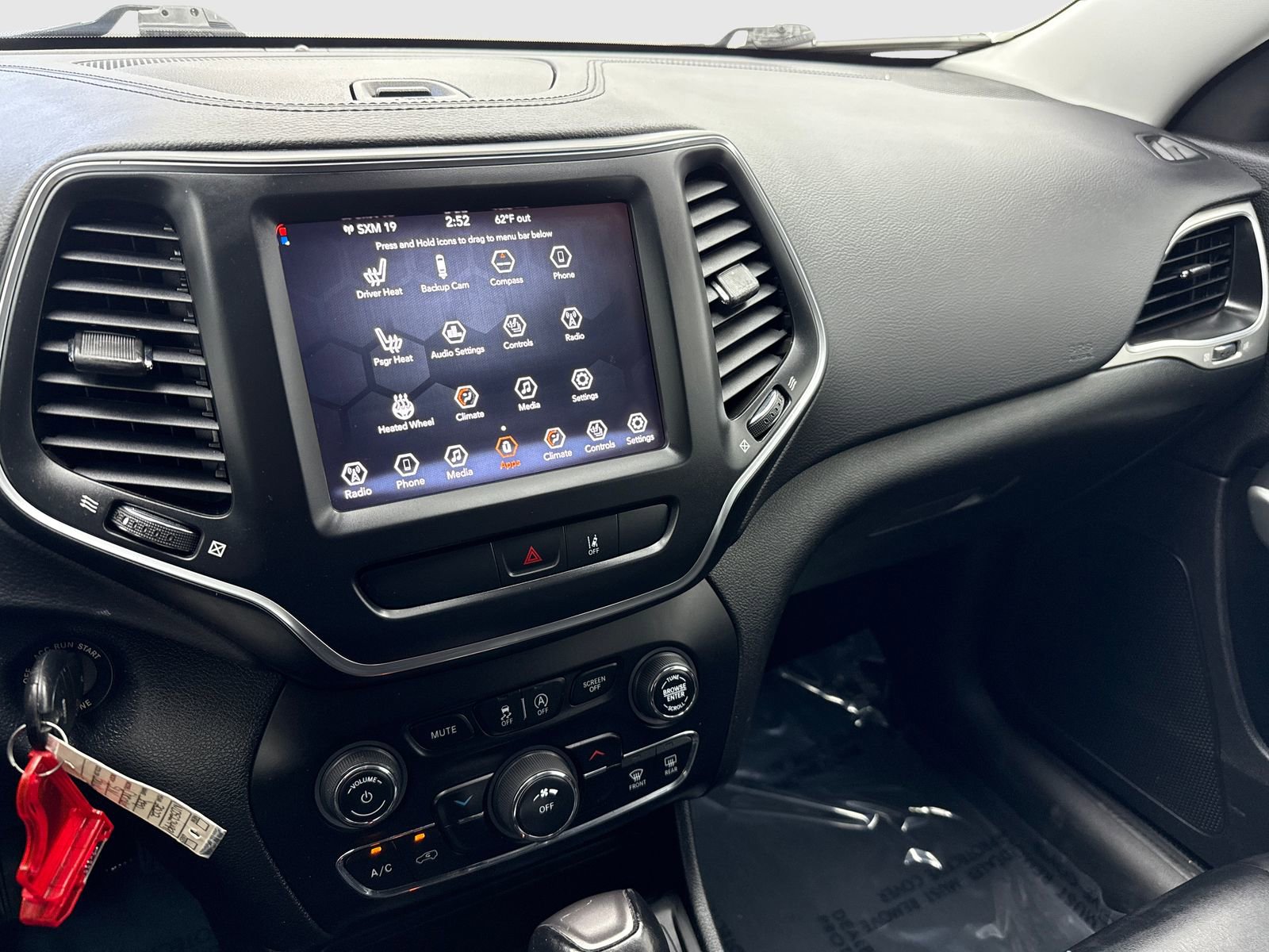 Used 2022 Jeep Cherokee Latitude AWD/4WD image 24