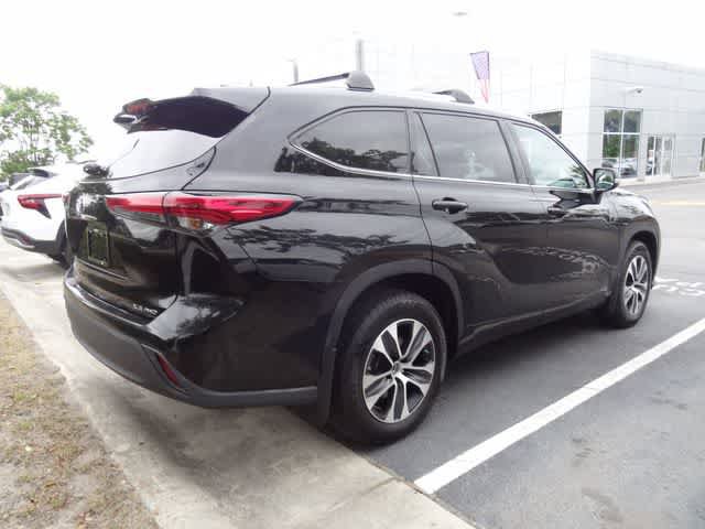 Used 2021 Toyota Highlander XLE AWD/4WD image 5
