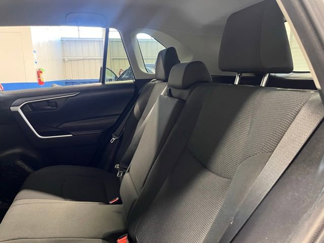 Used 2021 Toyota RAV4 LE image 18