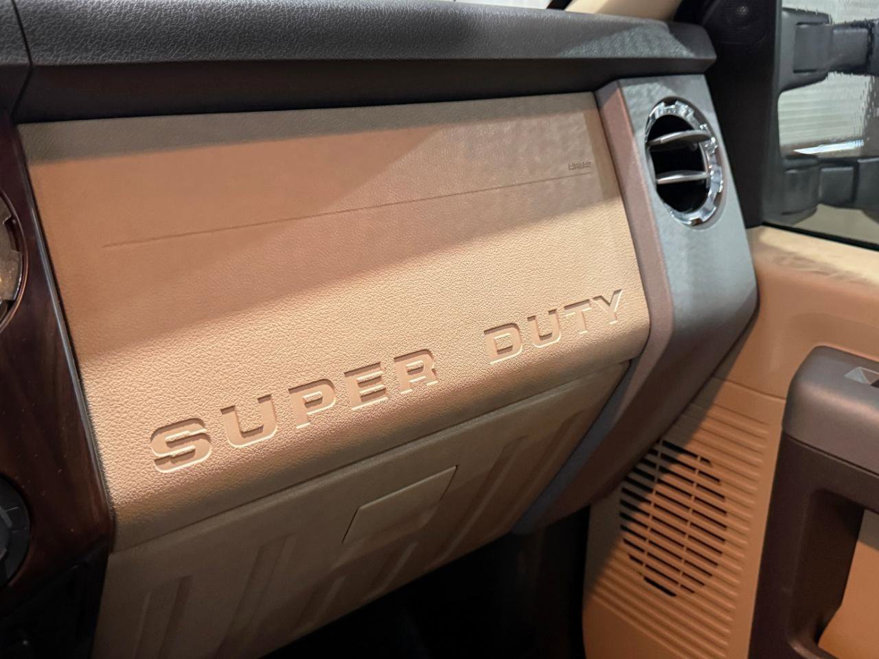 Used 2014 Ford F250 Lariat w/ Lariat Ultimate Package image 29