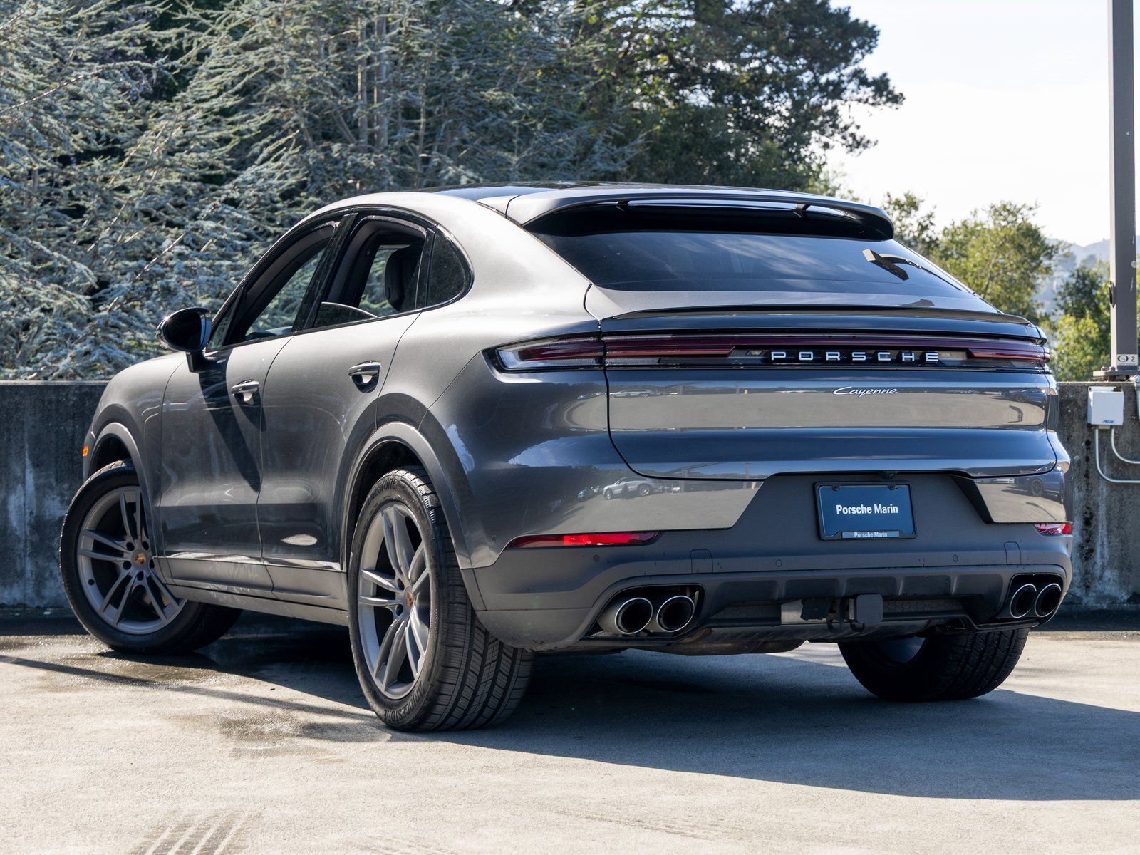 Certified 2025 Porsche Cayenne Coupe image 3