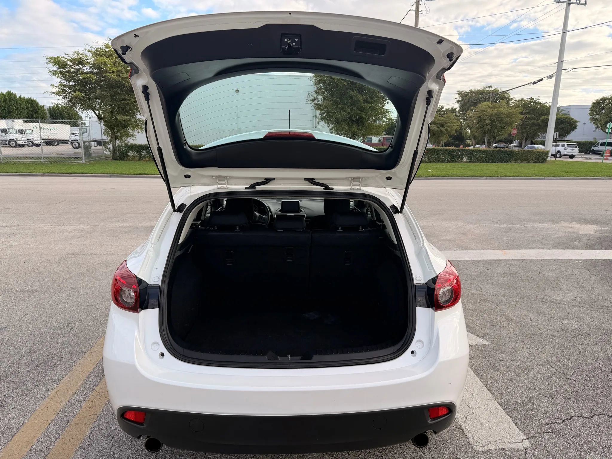 Used 2016 MAZDA MAZDA3 i Sport image 7