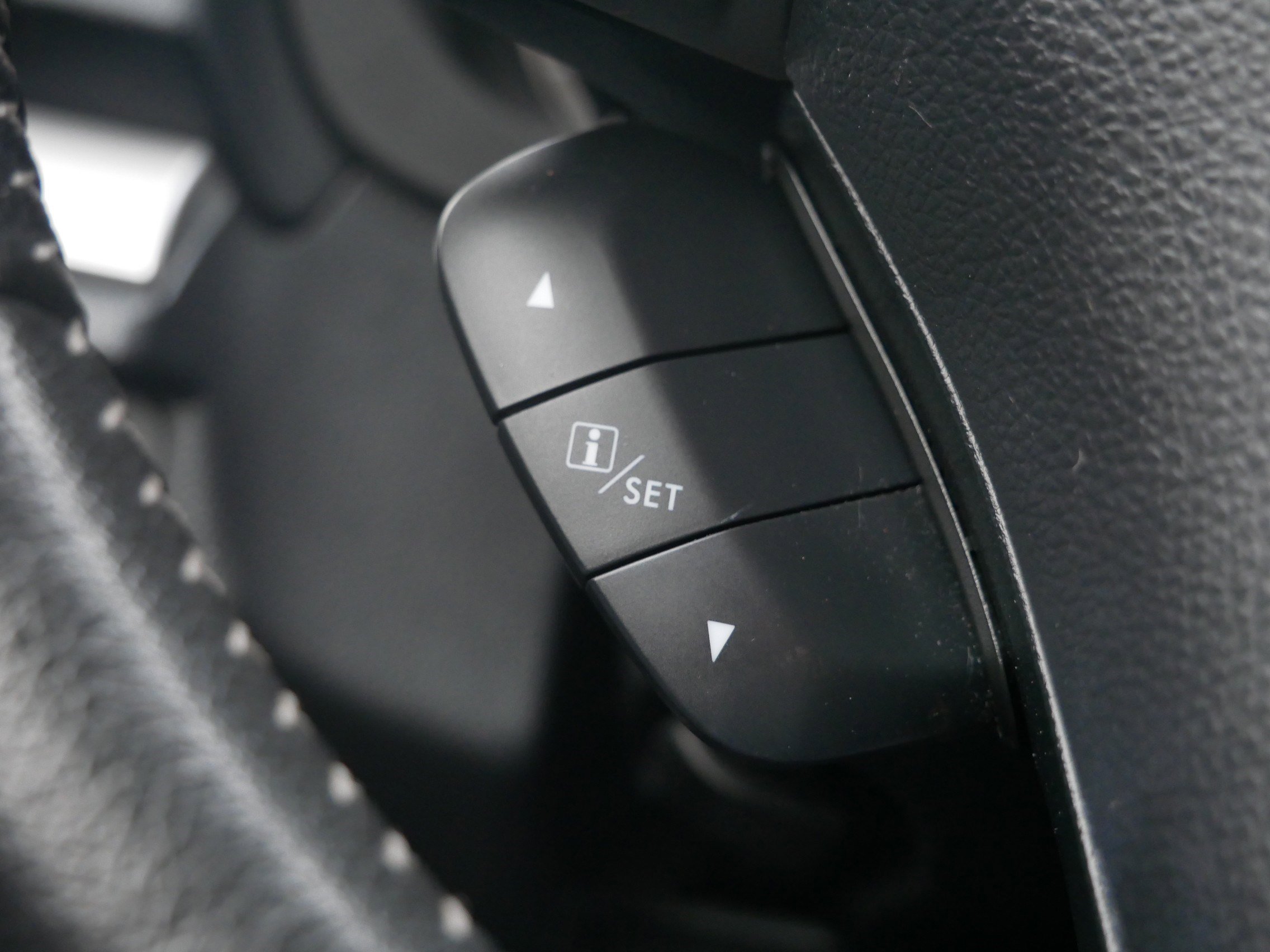 Used 2015 Subaru Forester 2.5i Limited w/ Popular Package #2 image 30