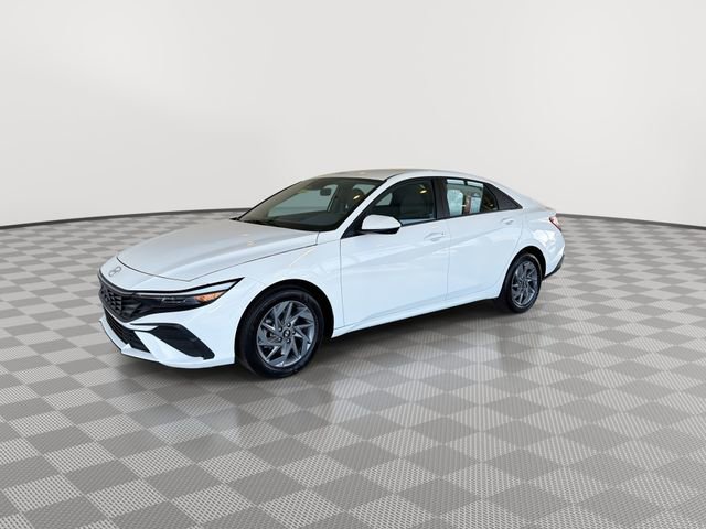 Used 2024 Hyundai Elantra SEL FWD image 5