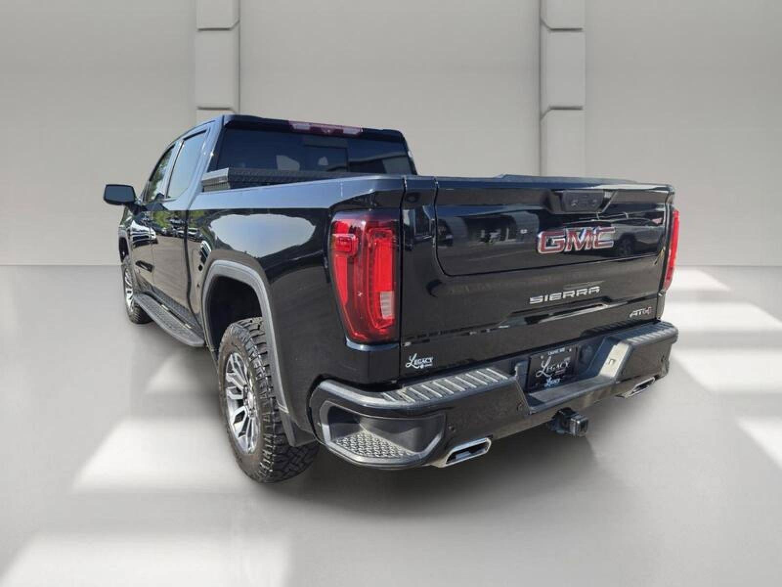 Used 2022 GMC Sierra 1500 AT4 w/ AT4 Premium Package AWD/4WD image 5