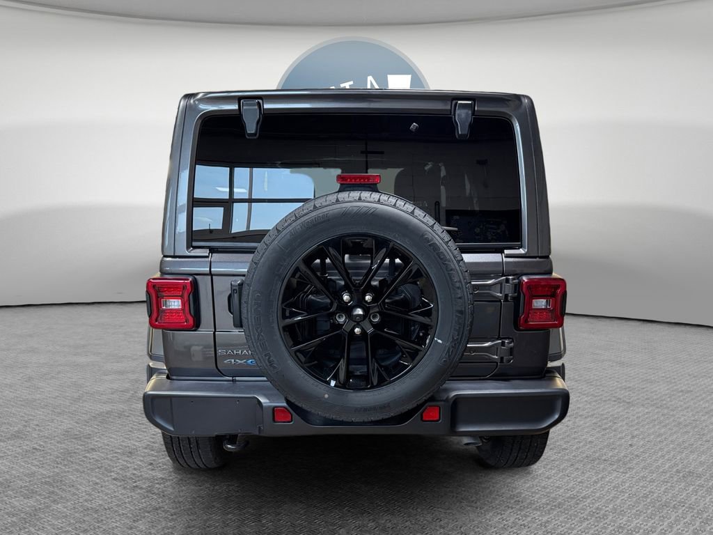 Used 2025 Jeep Wrangler Unlimited Sahara image 5