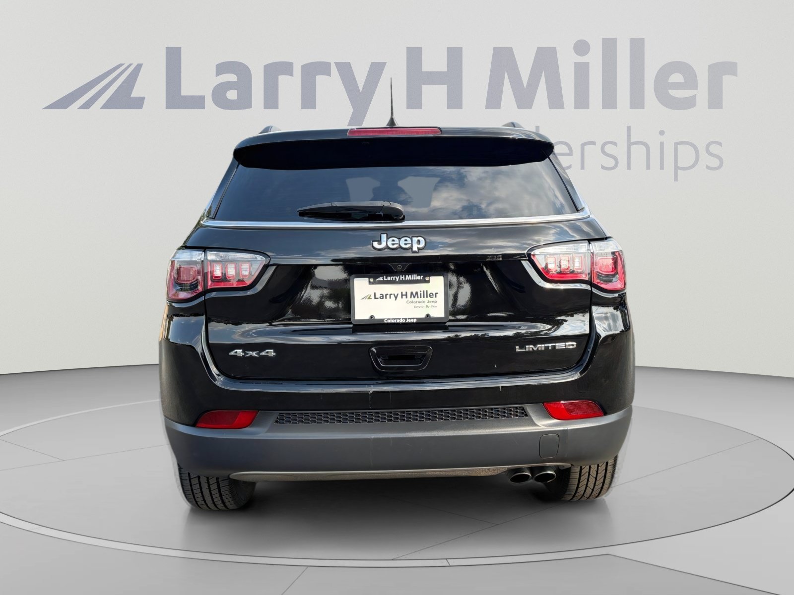 Used 2018 Jeep Compass Limited AWD/4WD image 4