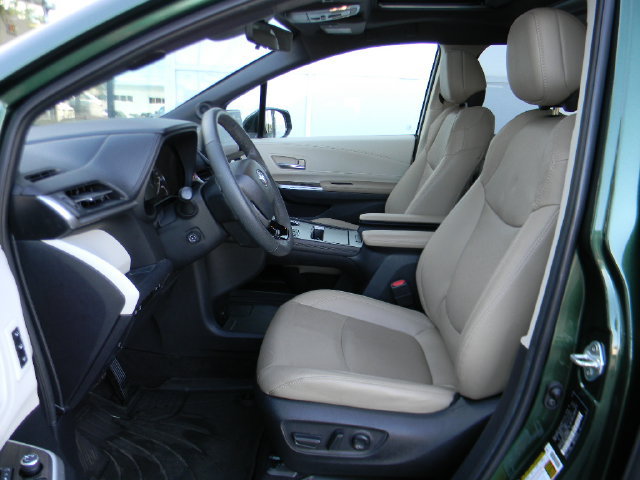 Used 2023 Toyota Sienna Limited AWD/4WD image 18