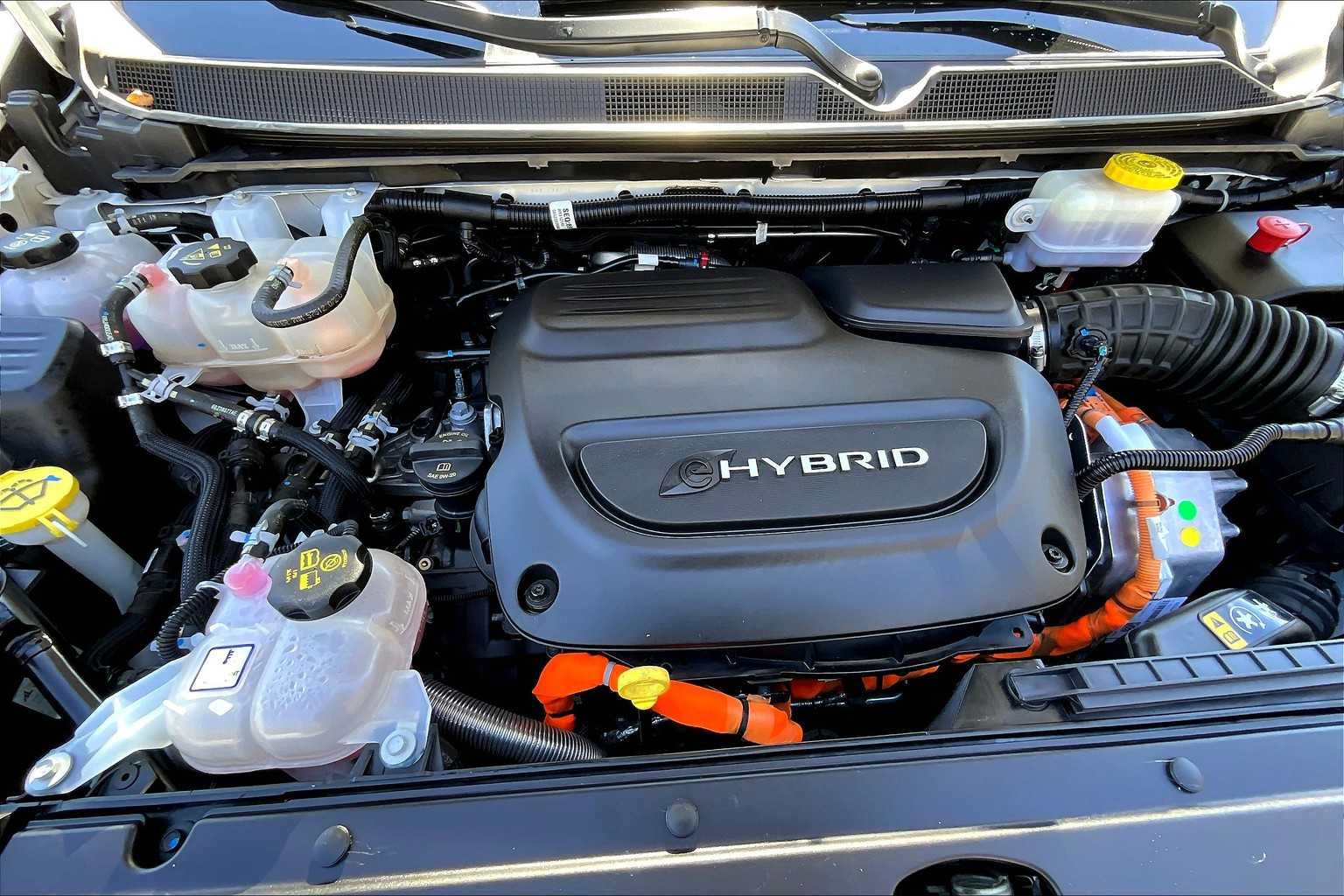 Used 2024 Chrysler Pacifica Limited FWD image 31