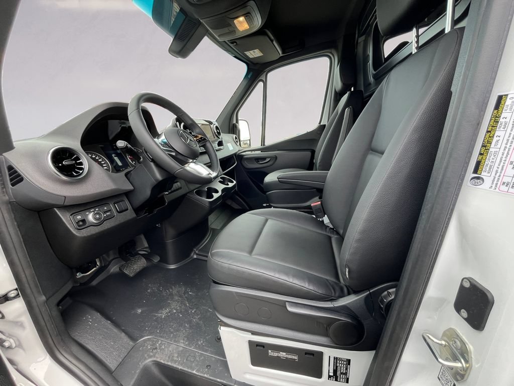 Used 2025 Mercedes-Benz Sprinter 2500 image 7