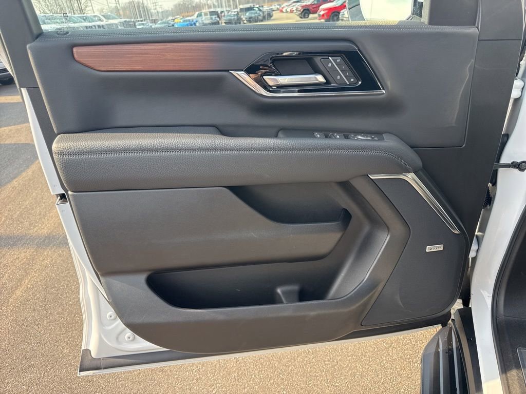 Used 2025 GMC Yukon Denali image 28