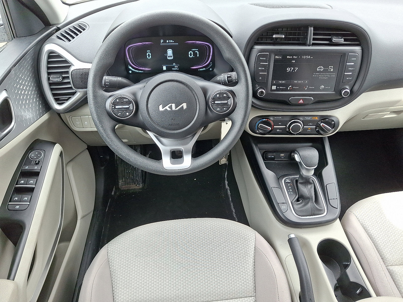 Used 2025 Kia Soul LX w/ LX Technology Package image 11