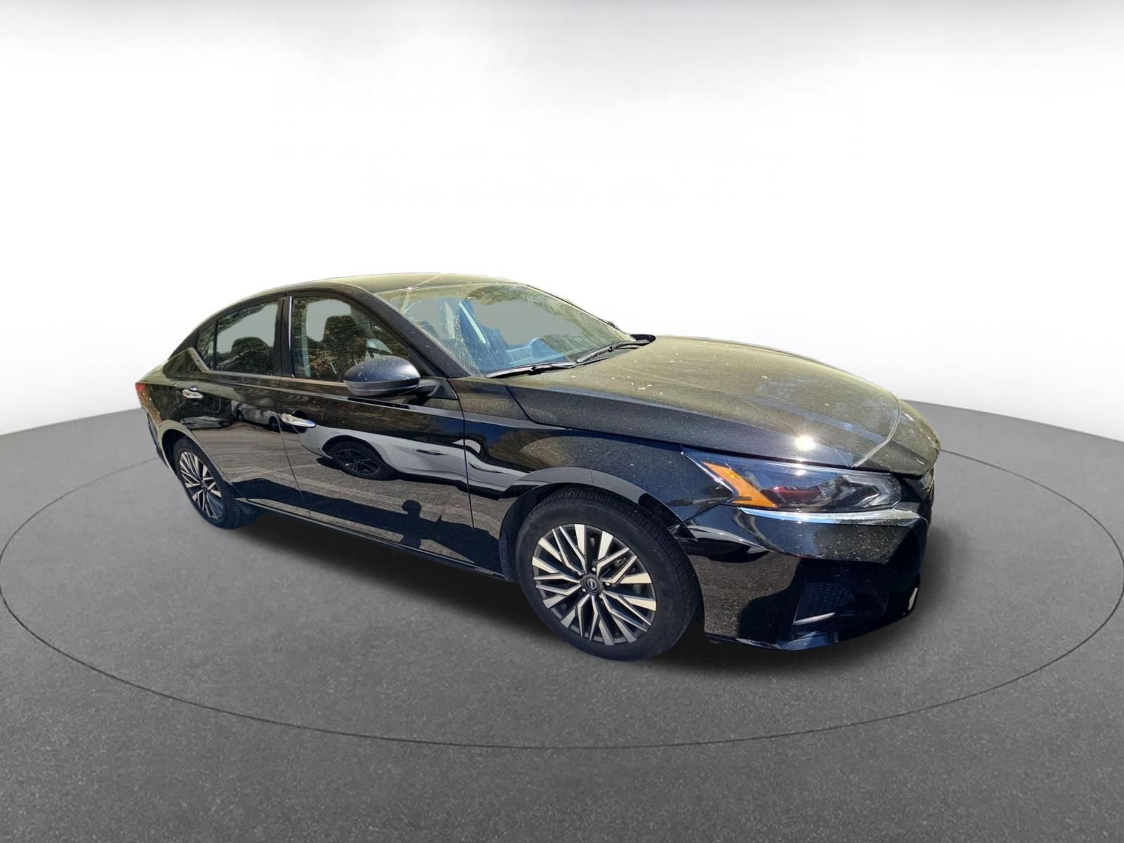 Used 2025 Nissan Altima 2.5 SV image 2