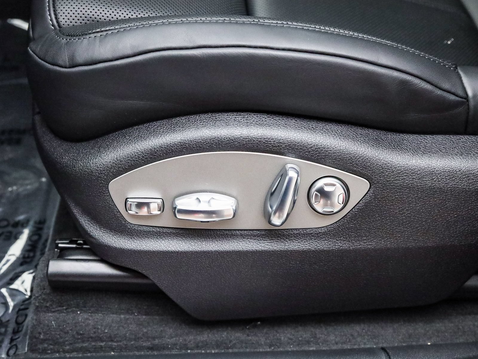 Certified 2026 Porsche Macan AWD/4WD image 25